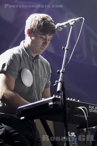 METRONOMY - 2010-12-09 - PARIS - Bercy - 